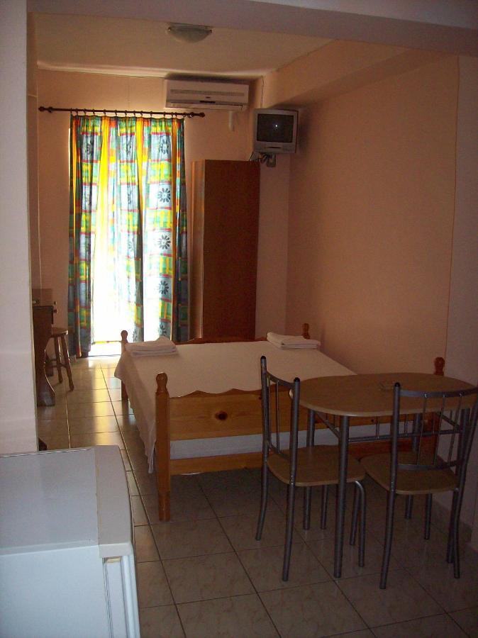Petros Studios Poros  Pokoj fotografie